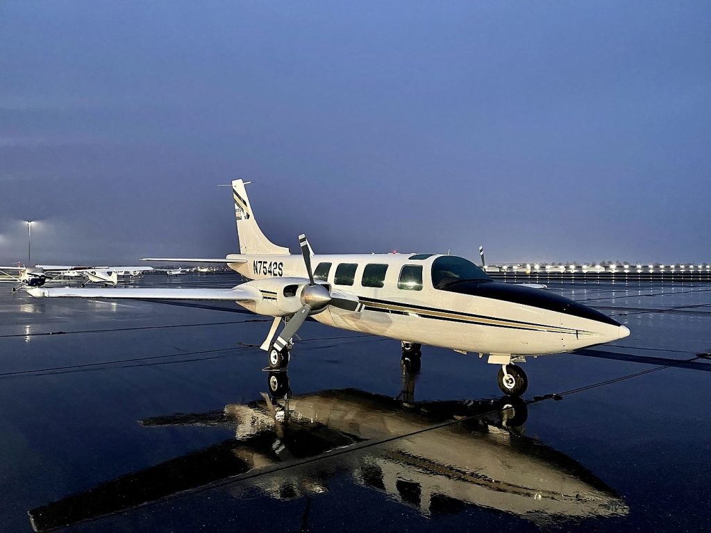 Piper Aerostar 600 piston for Nashville charter